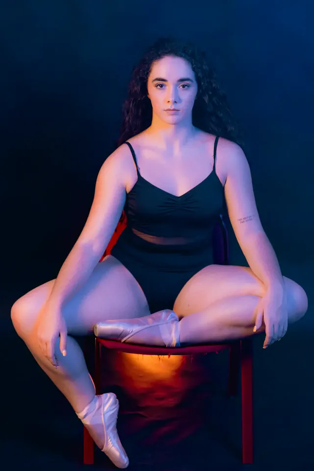Retrato artístico con iluminación cinematográfica